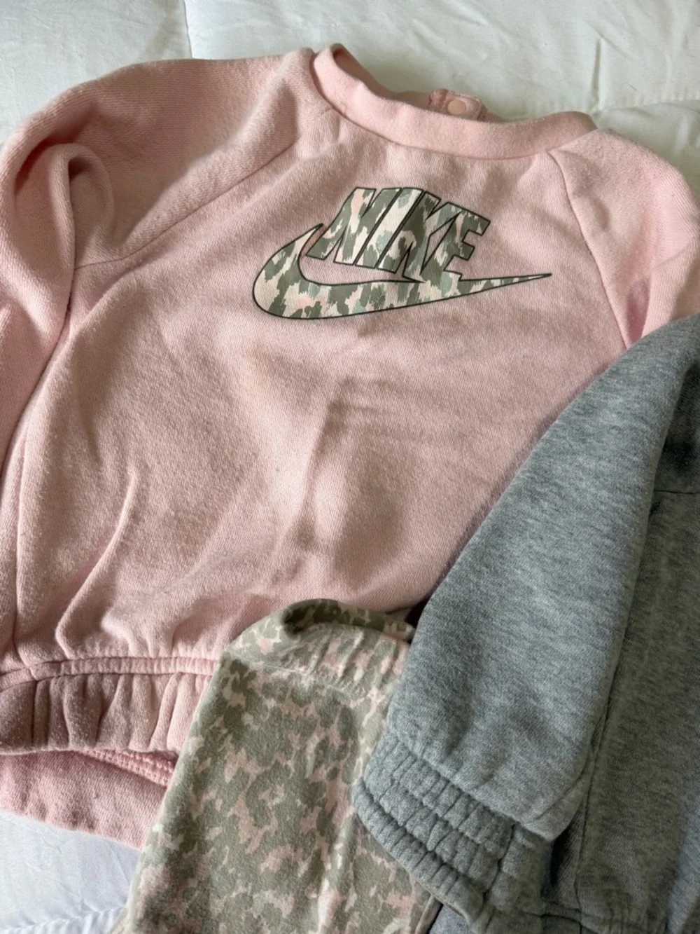 Nike Pink & Gray Kids Sweatshirt and Camo Leggings Set - Picture 2 of 6